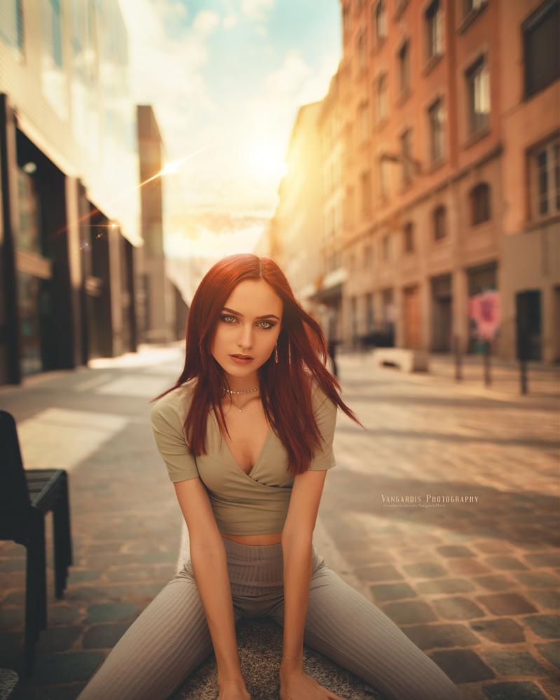 Shooting Photo Maela à Lyon sur un banc.